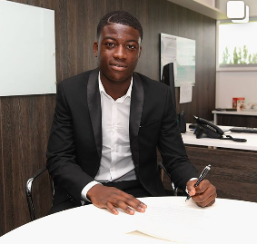 Highly-Rated Nigerian Defender Signs New Contract With Chelsea