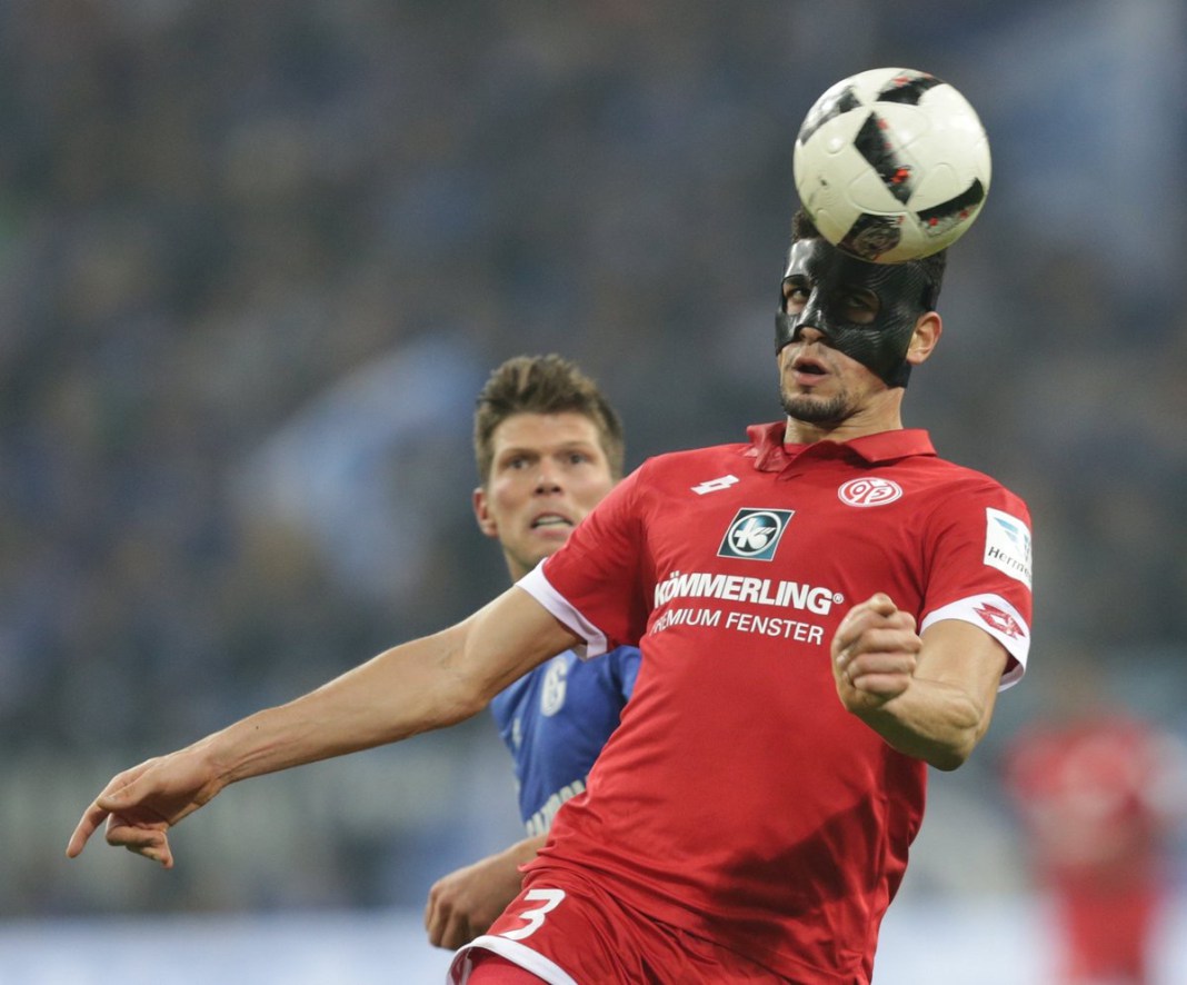 Leon Balogun Back In Face Mask After Fracturing Cheek Bone In Mainz05 Loss To Schalke04