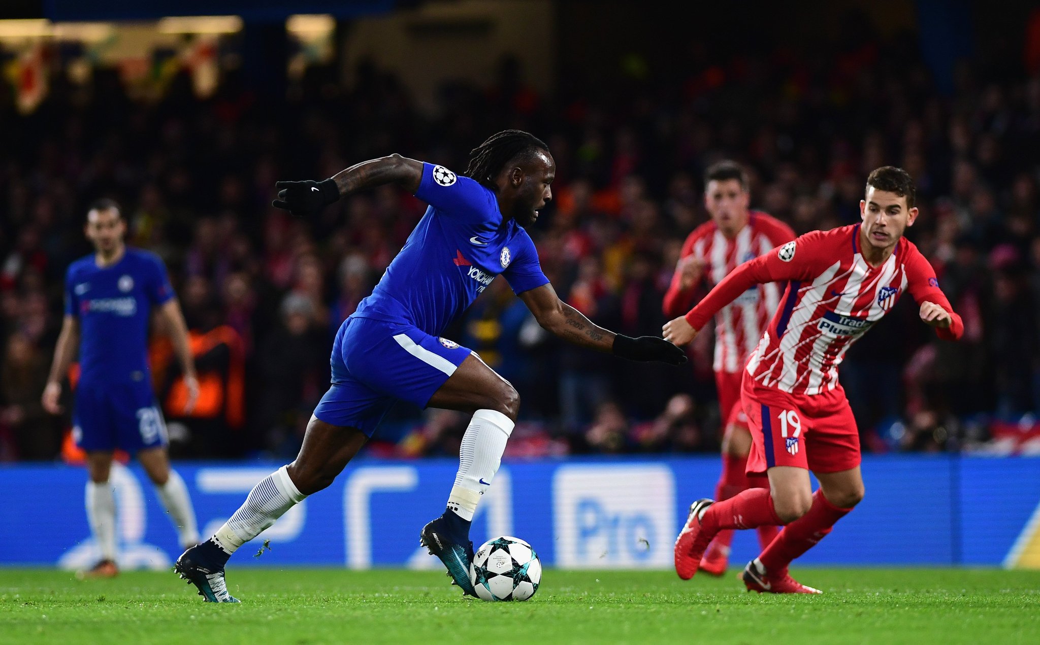 Moses's Chelsea face Champions League last 16 draw after finishing second in group stages
