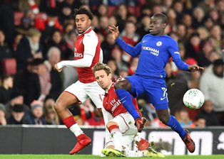 Alex Iwobi Outshines Victor Moses As Gunners Reach League Cup Final