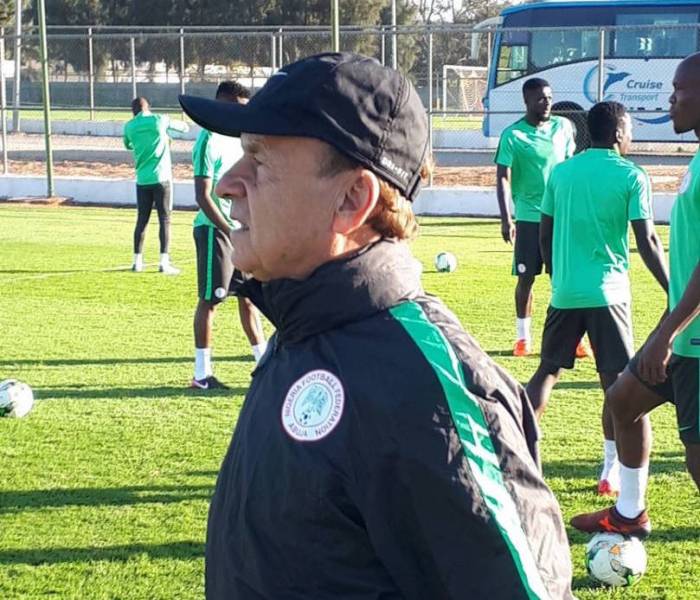 Super Eagles coach Gernot Rohr bars players’ wives, girlfriends from camp
