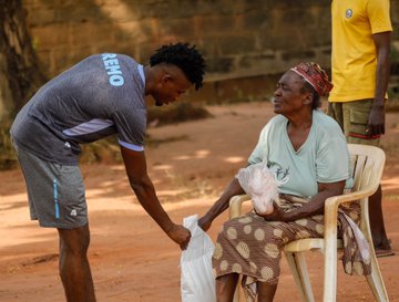 Remo Stars celebrate Christmas with fans distribute gifts to the community