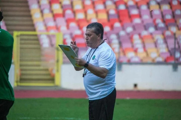 NFF set to decide Jose Peseiro's contract situation in an emergency meeting