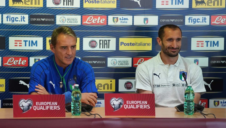 Roberto Mancini Accidentally Dropped Giorgio Chiellini Because He Wasn't Wearing His Glasses