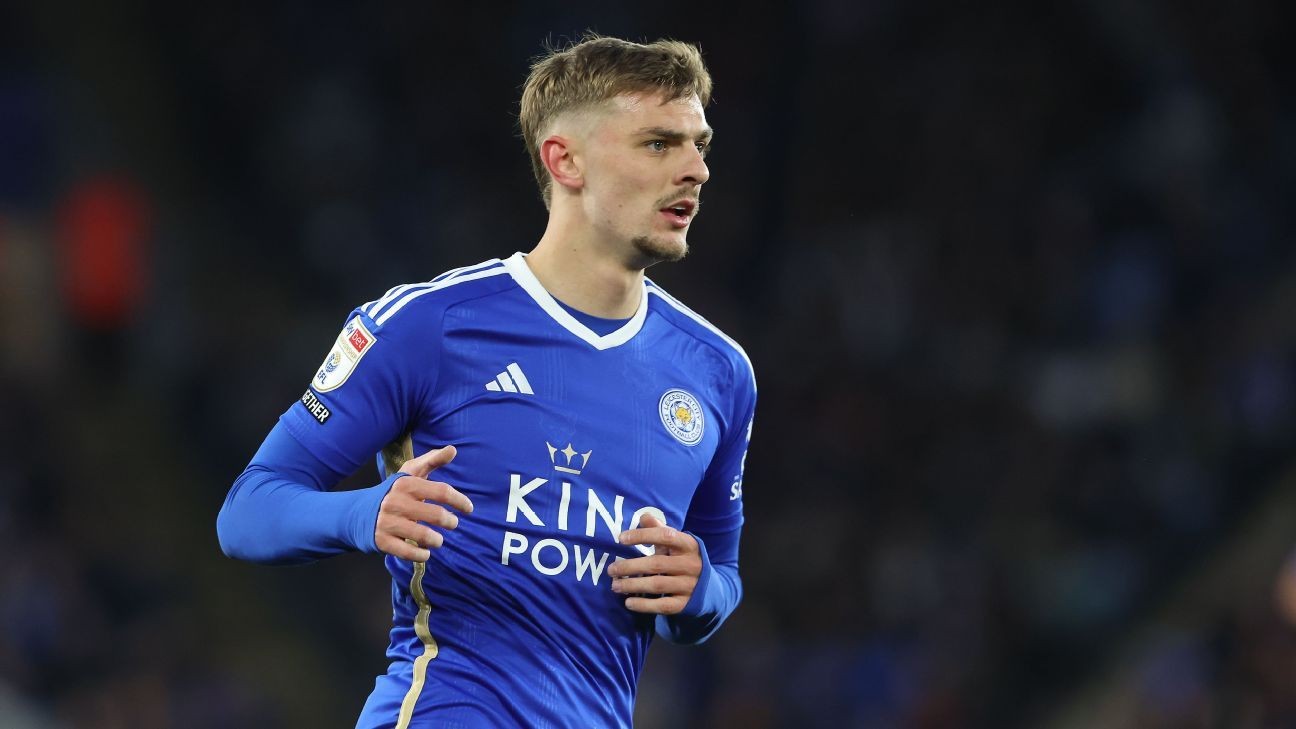 Sources: Chelsea, Dewsbury-Hall agree to deal Sources: Chelsea, Dewsbury-Hall agree to deal