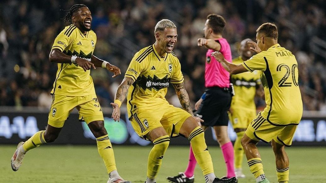 MLS: Columbus Crew continue winning run to go top MLS: Columbus Crew continue winning run to go top